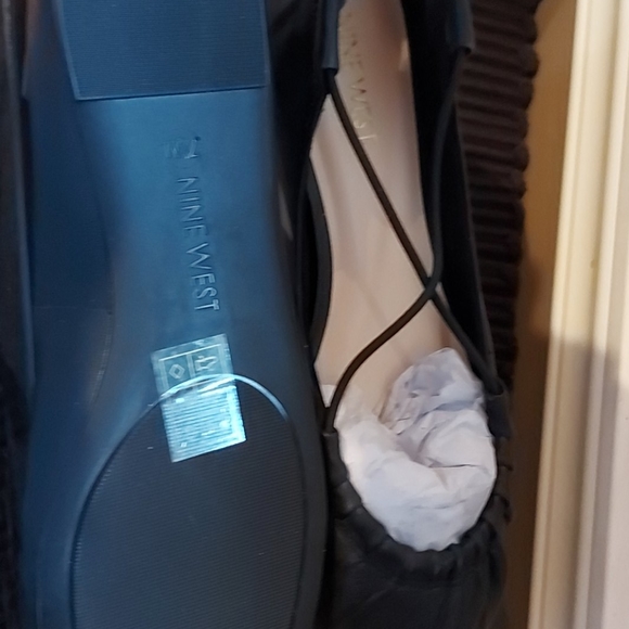 Shoes - Picture 3 of 4